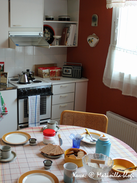 Asuntomessut 2015: Keittiön ruokapöytä "Kasarikodissa". Kuva: © Matkoilla-blogi
